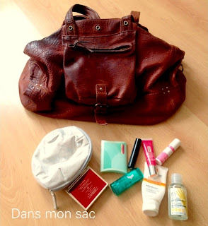 Trousse de maquillage : l’essentiel dans le sac à main