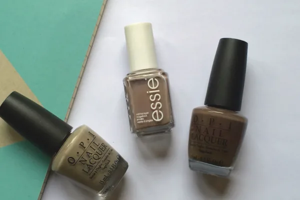 vernis gris essie opi